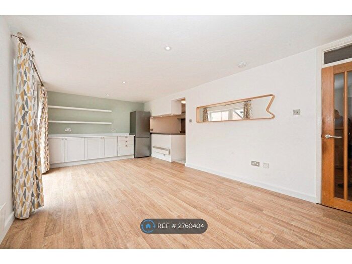 2 Bedroom Flat To Rent In Glenbuck Road, Surbiton, KT6
