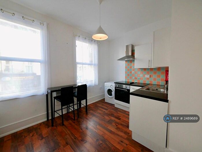 1 Bedroom Flat To Rent In Hornsey Road, London, N7