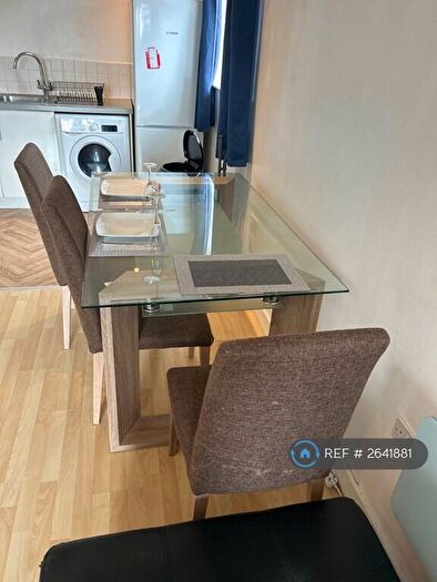 2 Bedroom Flat To Rent In Blackley New Road, Manchester, M9