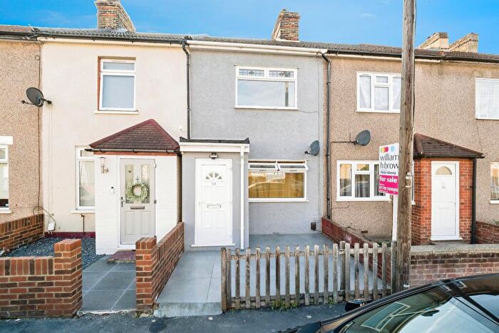 3 Bedroom Terraced House For Sale In Cowper Road, Rainham, RM13