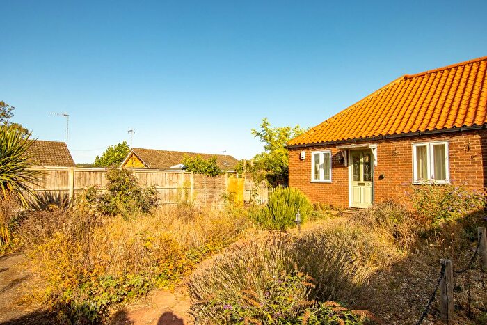 2 Bedroom Semi-Detached Bungalow For Sale In Malt House Court, Snettisham, PE31