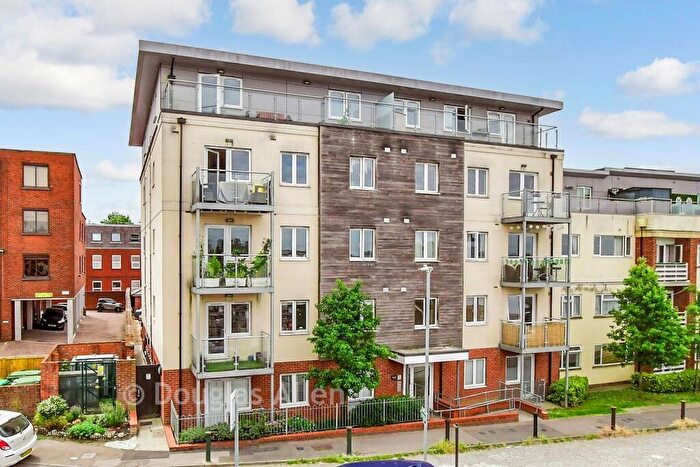 2 Bedroom Flat For Sale In St. Edith's Court, Billericay, Essex, CM12