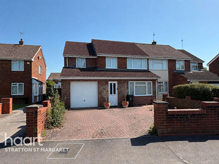5 Bedroom Semi Detached House For Sale In Meadowcroft, Swindon, SN2