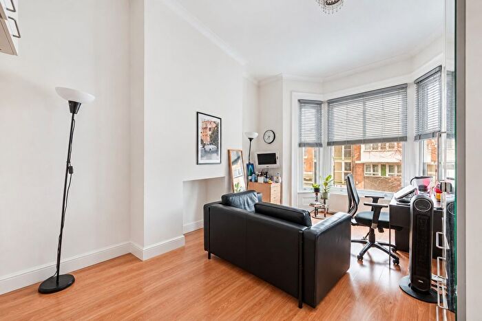 2 Bedroom Flat For Sale In Beaumont Crescent, London, W14