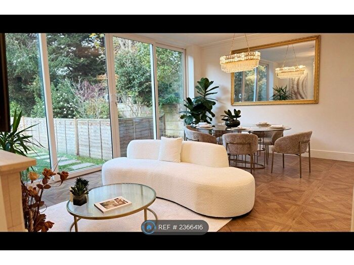 3 Bedroom Flat To Rent In Burlington Avenue, Richmond, TW9