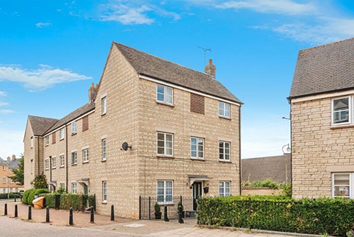 3 Bedroom End Of Terrace House For Sale In Harvest Way, Witney, OX28