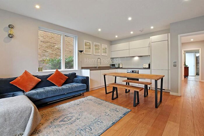 2 Bedroom Apartment For Sale In Copenhagen Street, London, N1