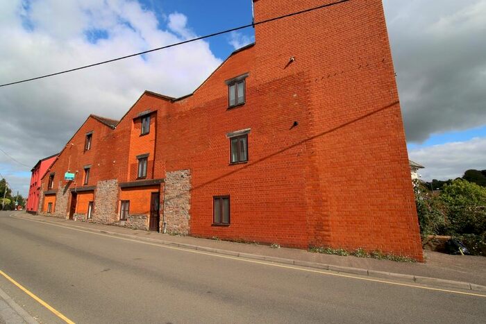 2 Bedroom Property To Rent In Chapel Street, Tiverton, EX16