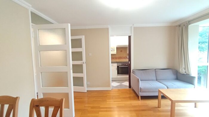 2 Bedroom Flat To Rent In Harriers Close, Ealing, W5