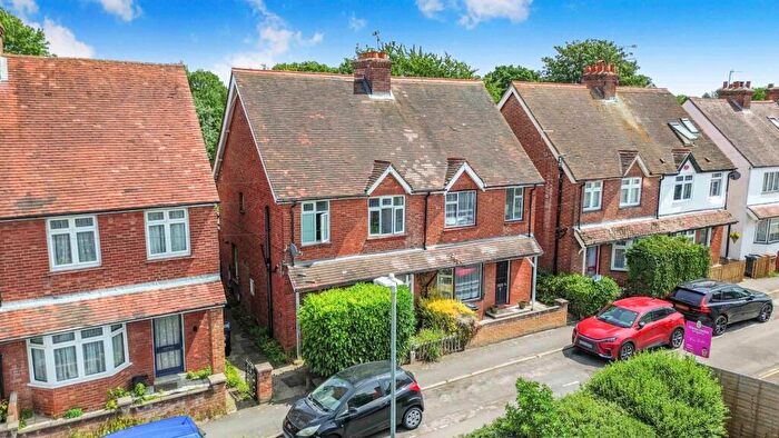 3 Bedroom Semi-Detached House For Sale In Howard Road, Wokingham, RG40
