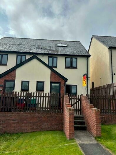3 Bedroom End Of Terrace House To Rent In Noble Court, Knighton, LD7