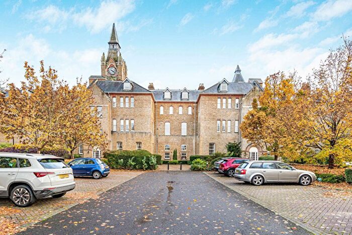 2 Bedroom Flat For Sale In Florence Way, Knaphill, Woking, Surrey, GU21