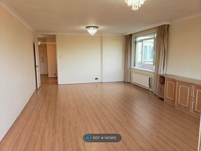 2 Bedroom Flat To Rent In Mayflower Lodge, London, N3