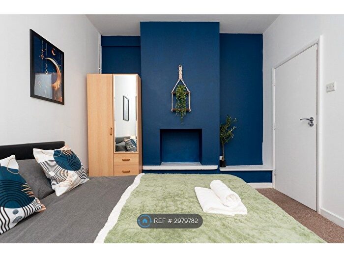 4 Bedroom Semi-Detached House To Rent In Orchard Road, Southsea, PO4