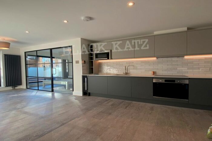 Studio To Rent In Portland Rise, London N4