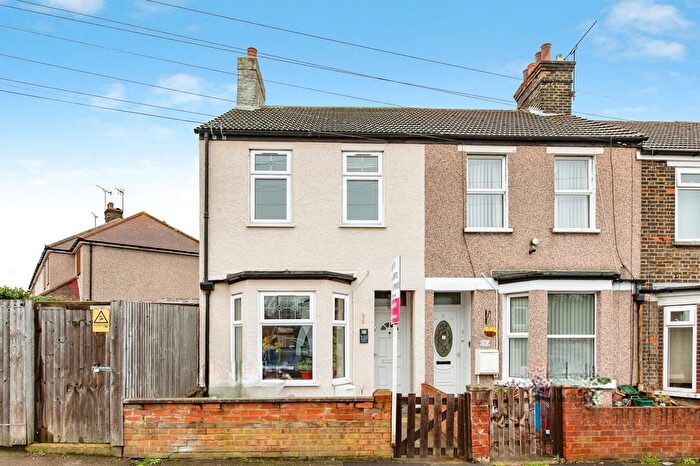 2 Bedroom End Of Terrace House For Sale In Palmerston Road, Grays, RM20