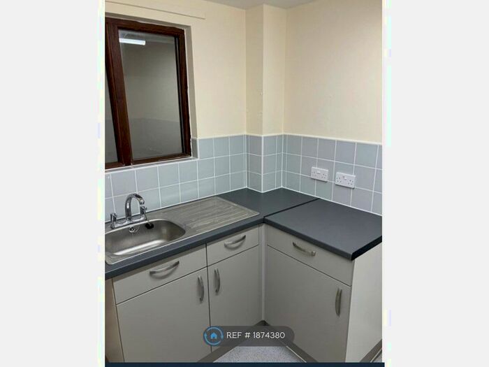 2 Bedroom Flat To Rent In Culworth Close, Leamington Spa, CV31