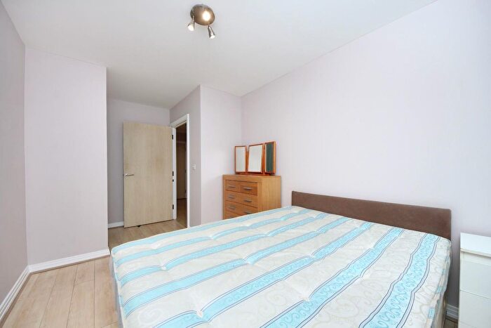1 Bedroom Flat To Rent In Trentham Court, W3