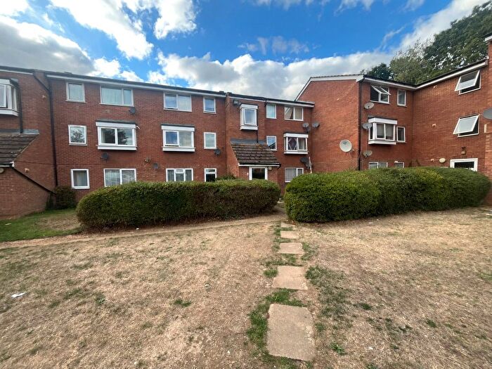 2 Bedroom Flat To Rent In Evergreen Way, Hayes, Greater London, UB3