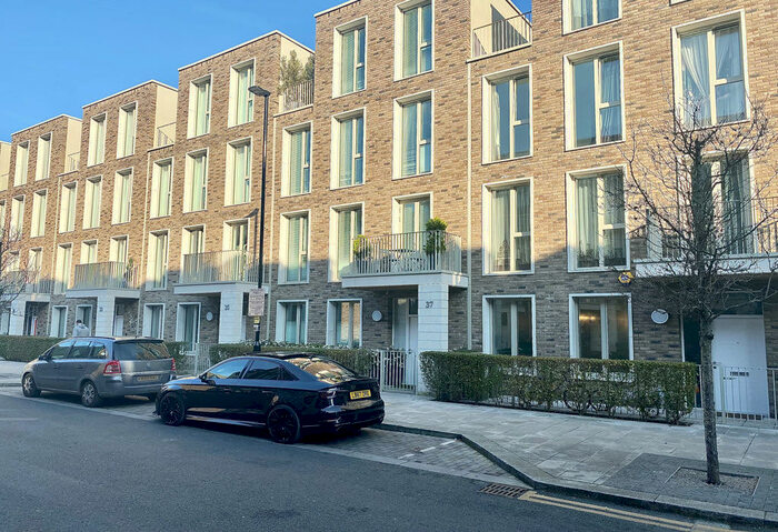 4 Bedroom Town House To Rent In Starboard Way, London, E16