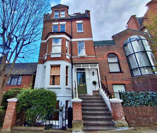 2 Bedroom Flat For Sale In Third Floor Flat, Kemplay Road, Hampstead, London, NW3