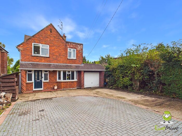 3 Bedroom Detached House For Sale In Roman Road, Basingstoke, Hampshire, RG23