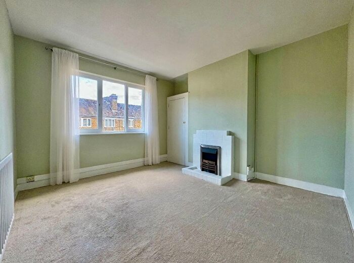 2 Bedroom Flat For Sale In Jean House, Tooting Grove, SW17