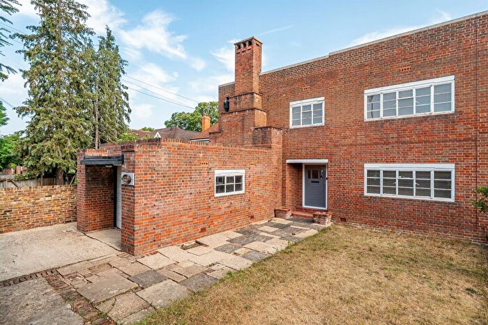 4 Bedroom Semi Detached House For Sale In Bridge Road, Maidenhead, SL6