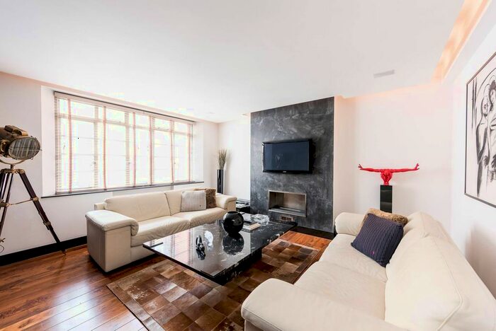 2 Bedroom Flat To Rent In Sloane Street, Chelsea, London, SW1X