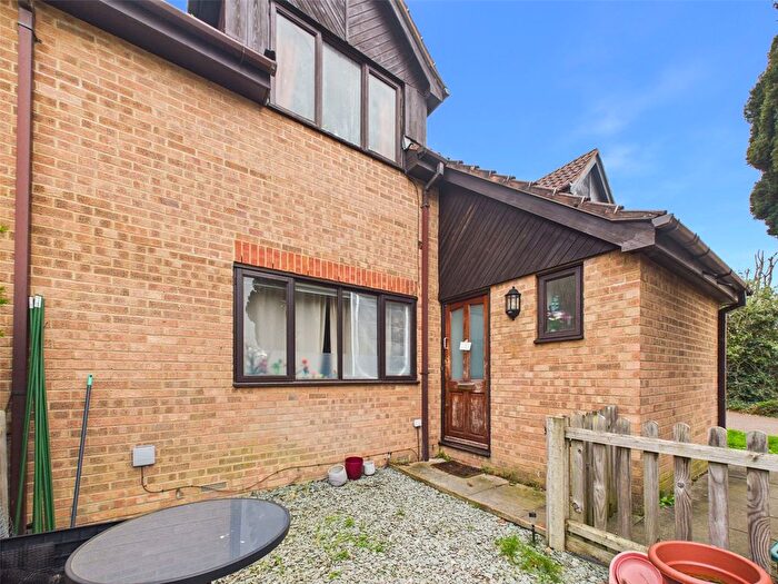 2 Bedroom Semi Detached House To Rent In Varsity Drive, Twickenham, TW1