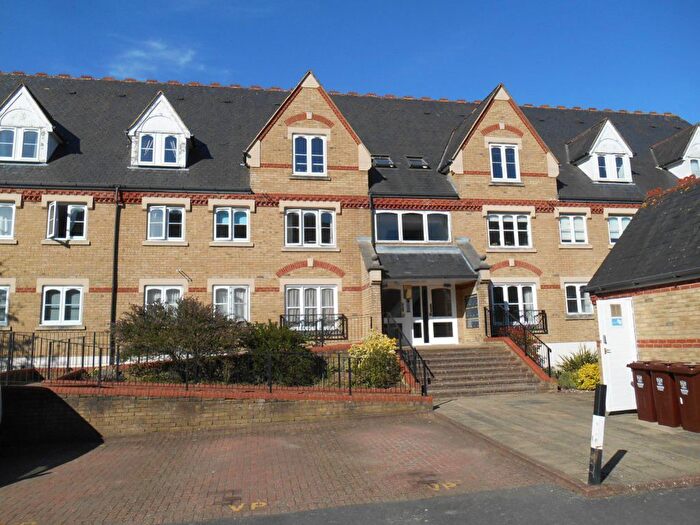 2 Bedroom Flat To Rent In Exeter Close, Watford, WD24