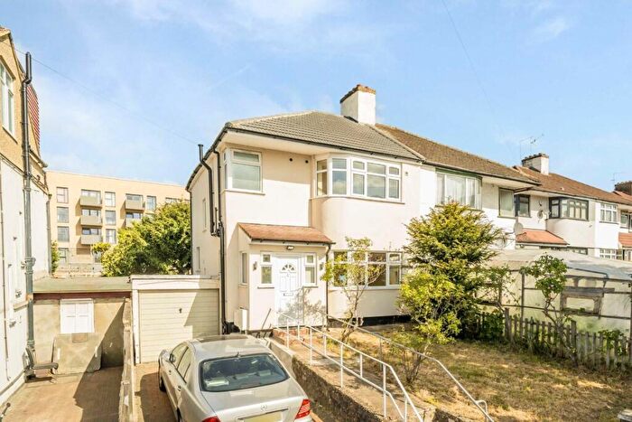 3 Bedroom Semi-Detached House For Sale In Cool Oak Lane, London, NW9