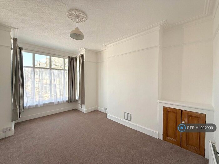 2 Bedroom Flat To Rent In Allendale Road, Plymouth, PL4