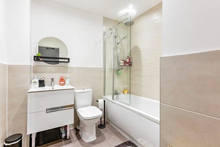 3 Bedroom End Of Terrace House For Sale In Northdale Common, Raunds, Wellingborough, NN9