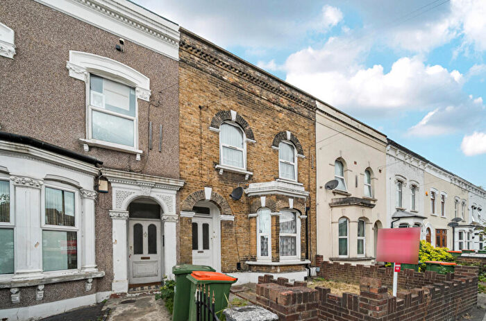 2 Bedroom Apartment For Sale In Dames Road, London, E7