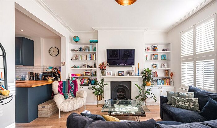 2 Bedroom Flat For Sale In Parsons Mews, London, SW18