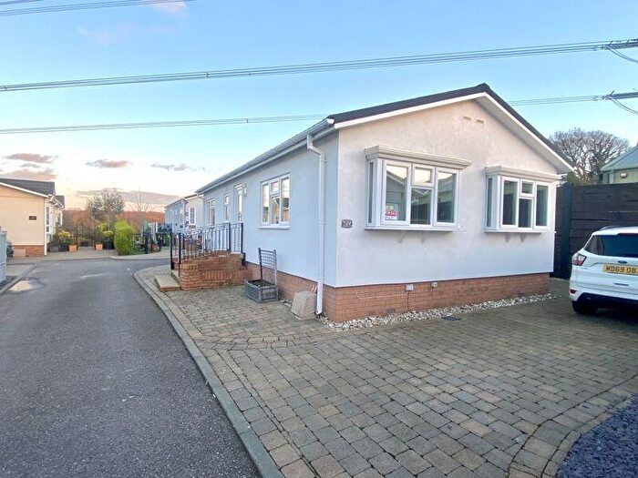 2 Bedroom Park Home For Sale In Wickham Court, North Boarhunt, PO17