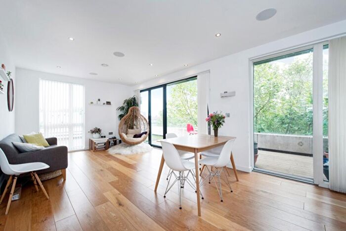 2 Bedroom Flat To Rent In Arts Lane, London, SE16