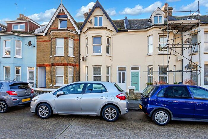 1 Bedroom Flat For Sale In Bayford Road, Littlehampton, BN17
