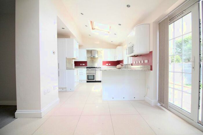 4 Bedroom Semi-Detached House To Rent In Cromwell Road, Hayes, UB3