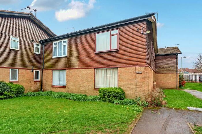 1 Bedroom Flat To Rent In Slough, Berkshire, SL2