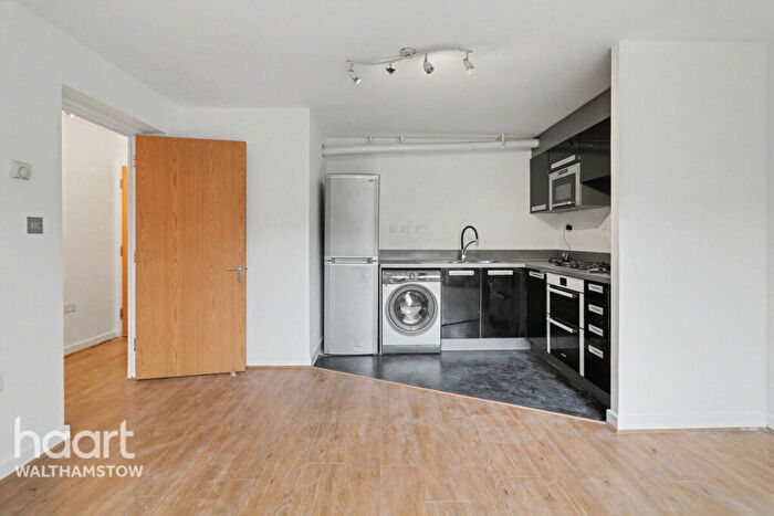 1 Bedroom Apartment For Sale In Hawker Place, Walthamstow, E17