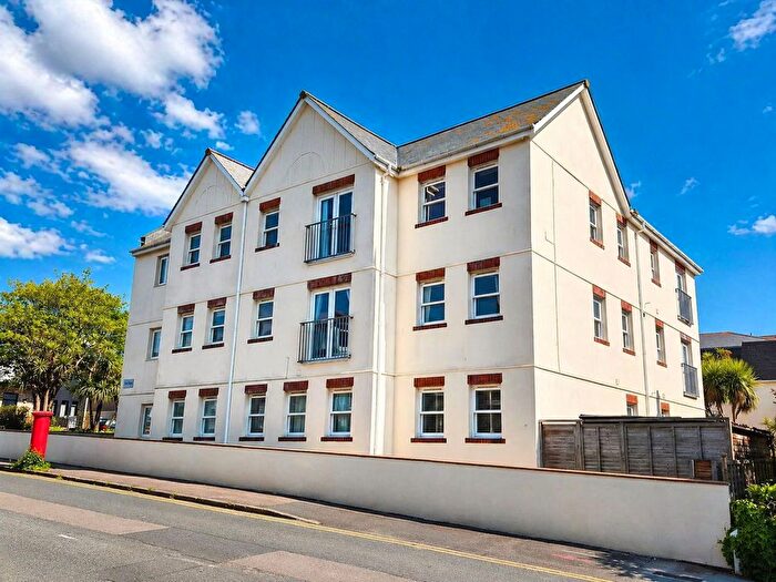 2 Bedroom Flat For Sale In Edgcumbe Avenue, Newquay, TR7