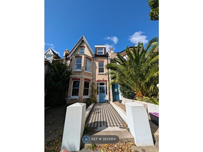 2 Bedroom Flat To Rent In Wilbury Gardens, Hove, BN3