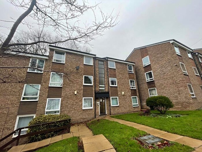2 Bedroom Flat To Rent In Grosvenor Park Gardens, Headingley, Leeds, LS6