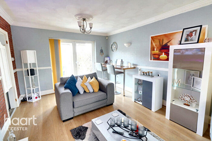 2 Bedroom Semi-Detached House For Sale In Crayford Way, Leicester, LE5