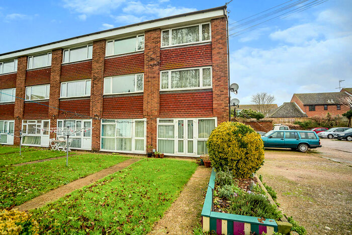 Flat To Rent In Sommerville Close, Faversham, Kent, ME13
