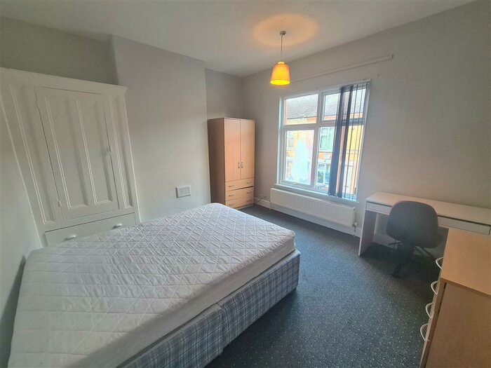 5 Bedroom House To Rent In Windermere Street, Leicester, LE2