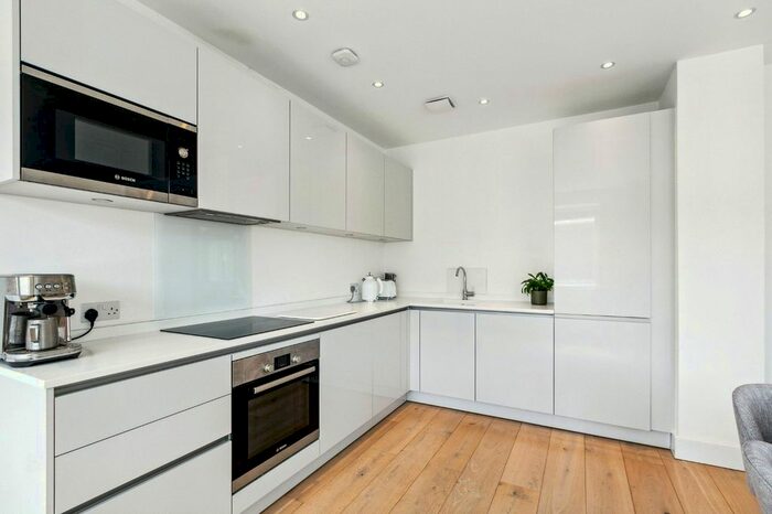 2 Bedroom Flat To Rent In Bardolph Road, Richmond, Surrey, TW9