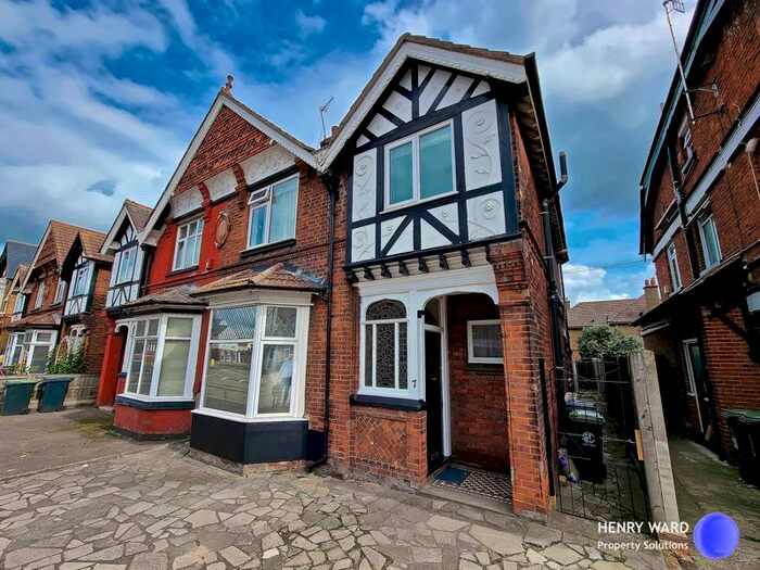 2 Bedroom Flat To Rent In Sewardstone Road, Waltham Abbey, EN9